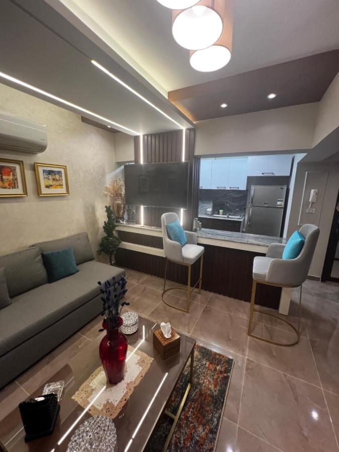 Luxury Flat With Garden And Private Entrance شقة فاخرة بحديقة و مدخل خاص Il Il Cairo Esterno foto