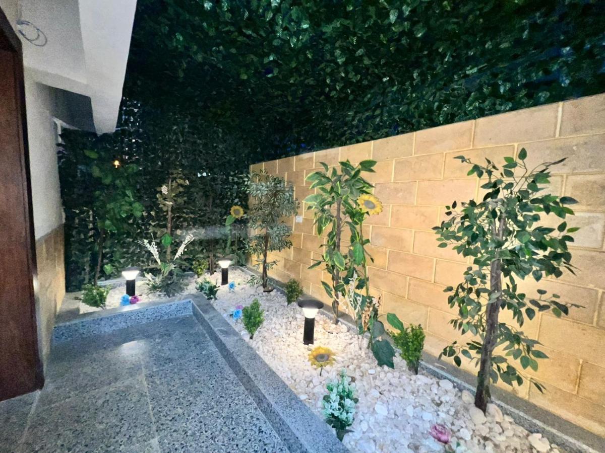 Luxury Flat With Garden And Private Entrance شقة فاخرة بحديقة و مدخل خاص Il Il Cairo Esterno foto
