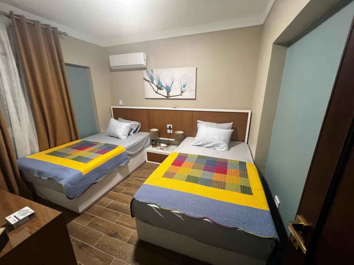 Luxury Flat With Garden And Private Entrance شقة فاخرة بحديقة و مدخل خاص Il Il Cairo Esterno foto
